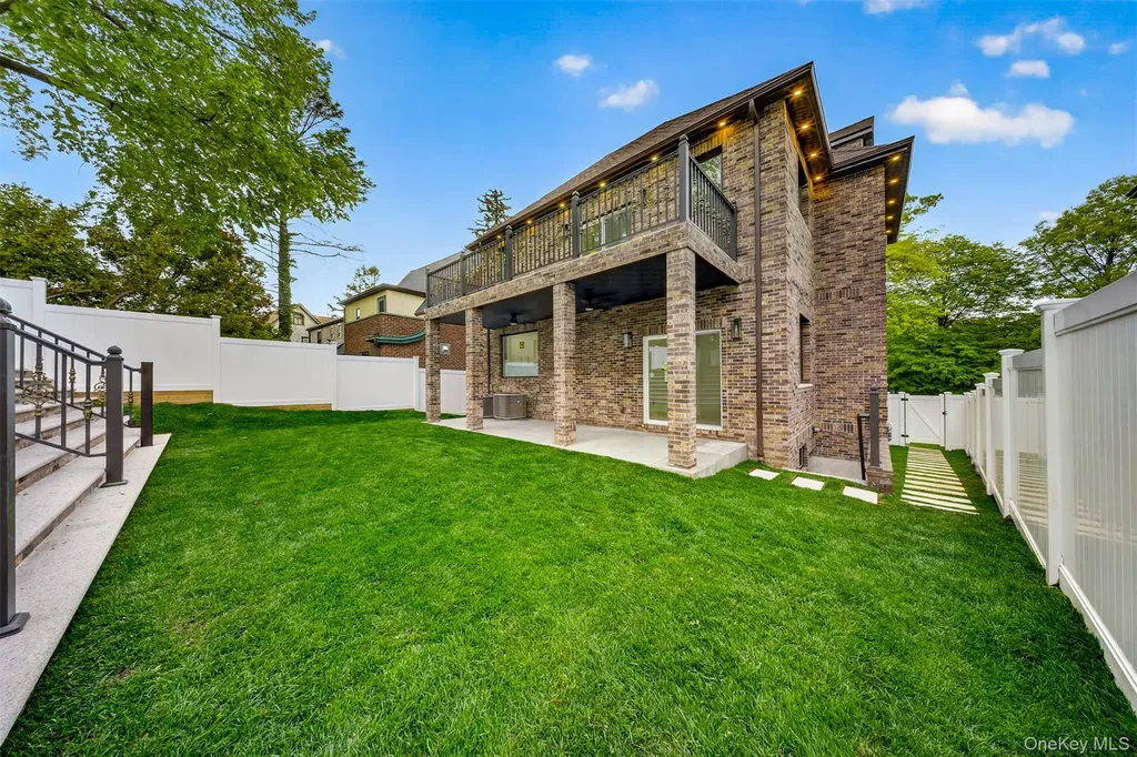 8366 Charlecote Ridge Jamaica NY 11432