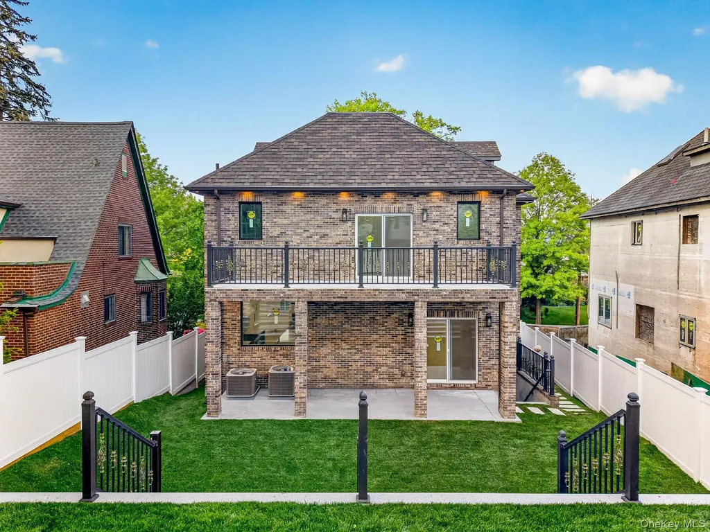 8366 Charlecote Ridge Jamaica NY 11432