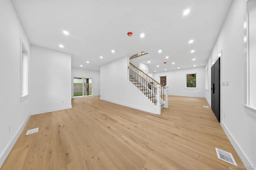 8366 Charlecote Ridge Jamaica NY 11432