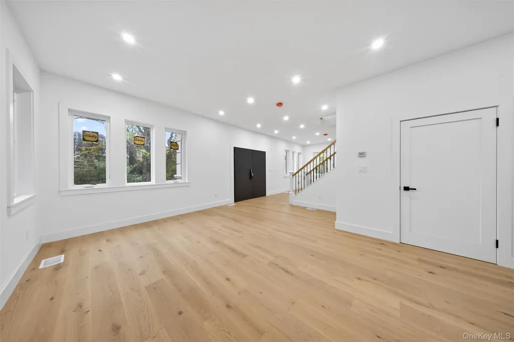 8366 Charlecote Ridge Jamaica NY 11432