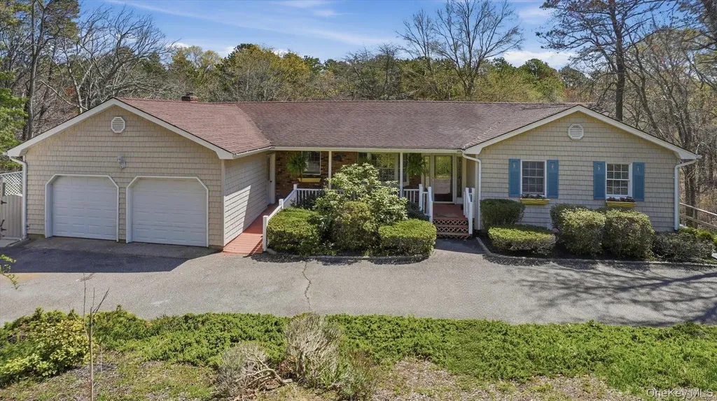 18 Beaver Lane W Westhampton NY 11977