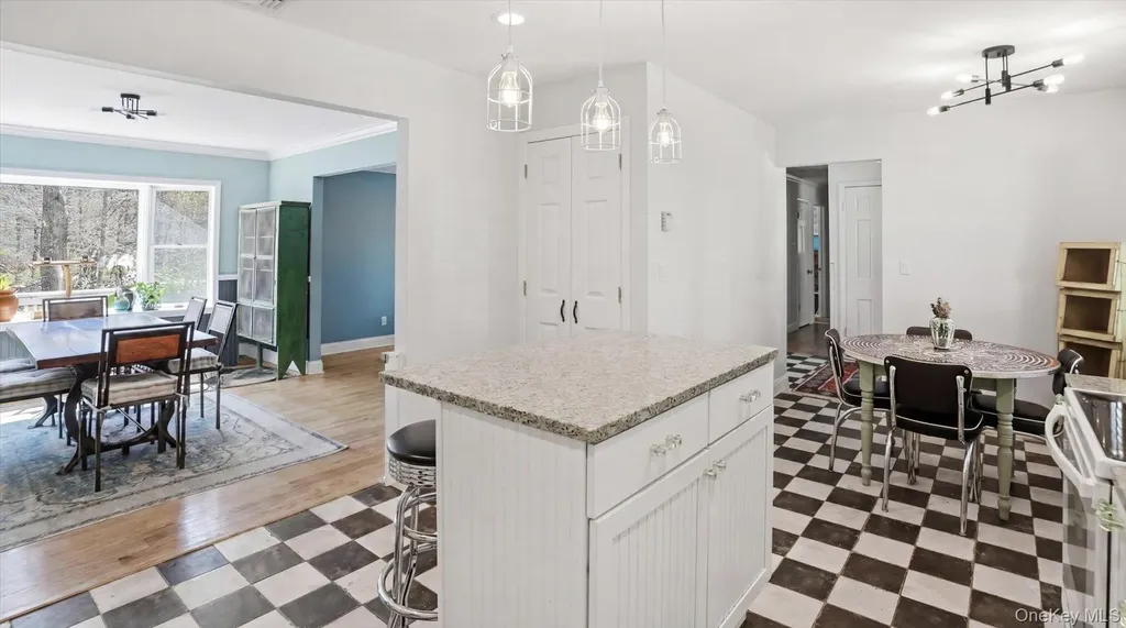 18 Beaver Lane W Westhampton NY 11977