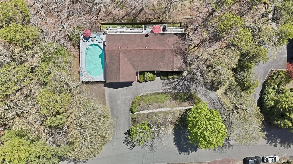 18 Beaver Lane W Westhampton NY 11977