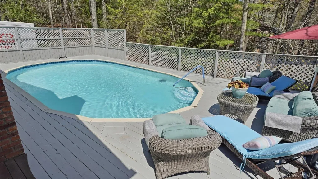 18 Beaver Lane W Westhampton NY 11977