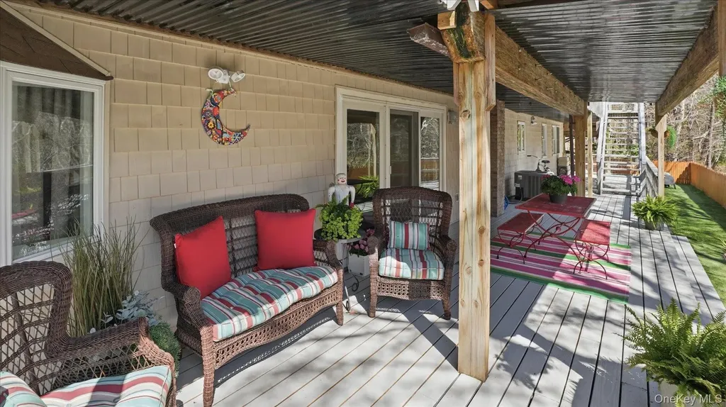18 Beaver Lane W Westhampton NY 11977