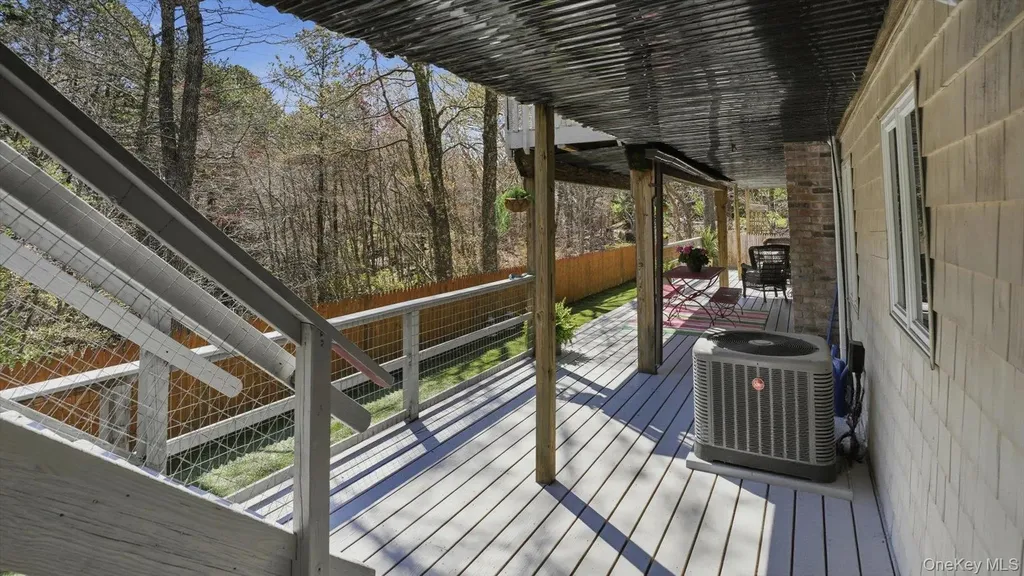 18 Beaver Lane W Westhampton NY 11977