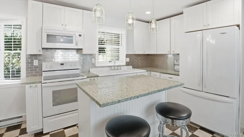 18 Beaver Lane W Westhampton NY 11977