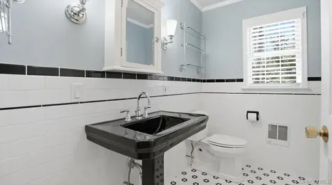 18 Beaver Lane W Westhampton NY 11977