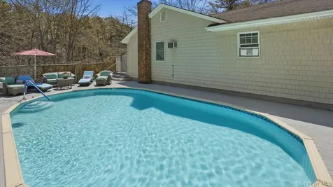18 Beaver Lane W Westhampton NY 11977