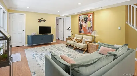18 Beaver Lane W Westhampton NY 11977