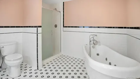 18 Beaver Lane W Westhampton NY 11977