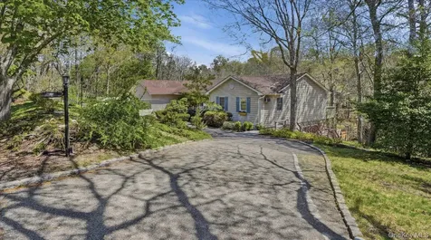18 Beaver Lane W Westhampton NY 11977