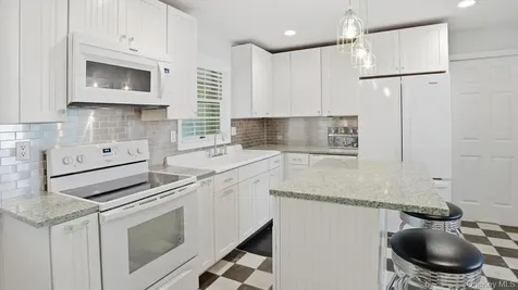 18 Beaver Lane W Westhampton NY 11977