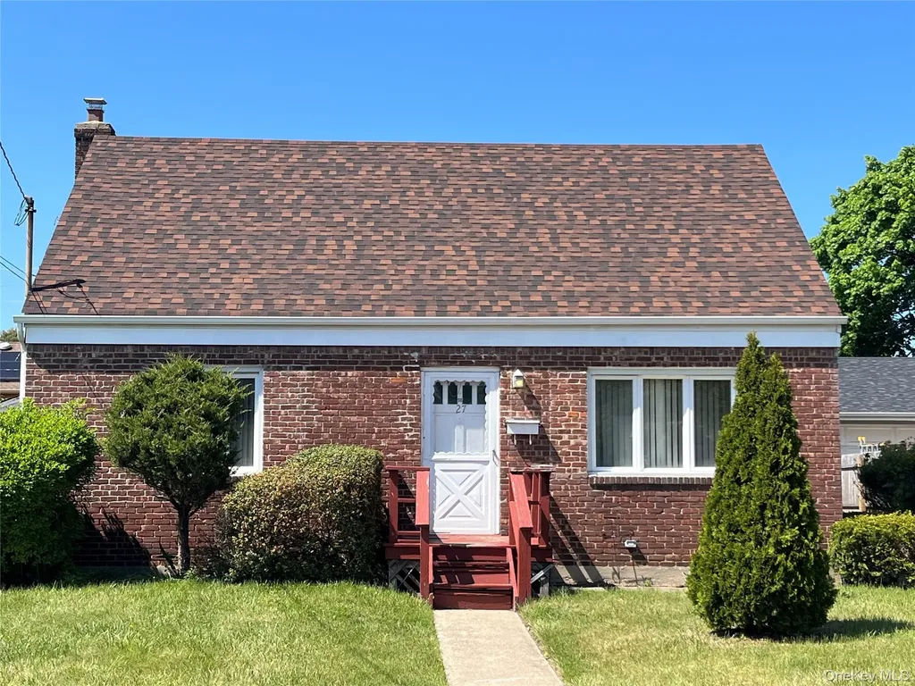 27 5th Avenue Westbury NY 11590