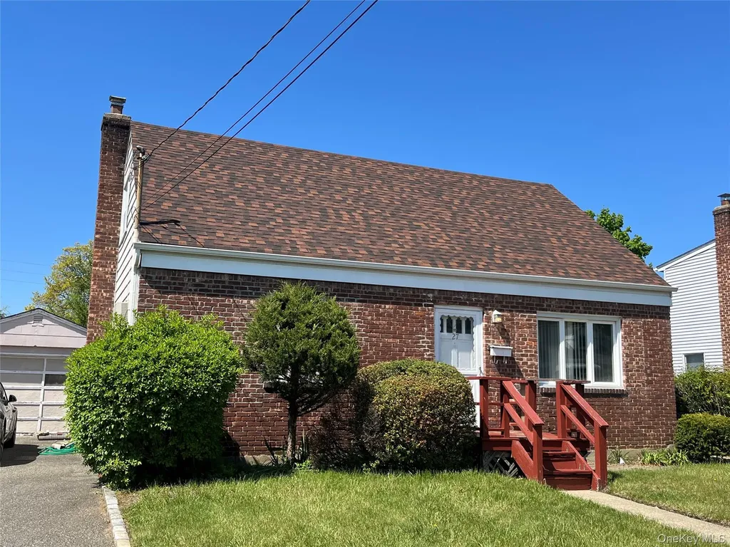 27 5th Avenue Westbury NY 11590
