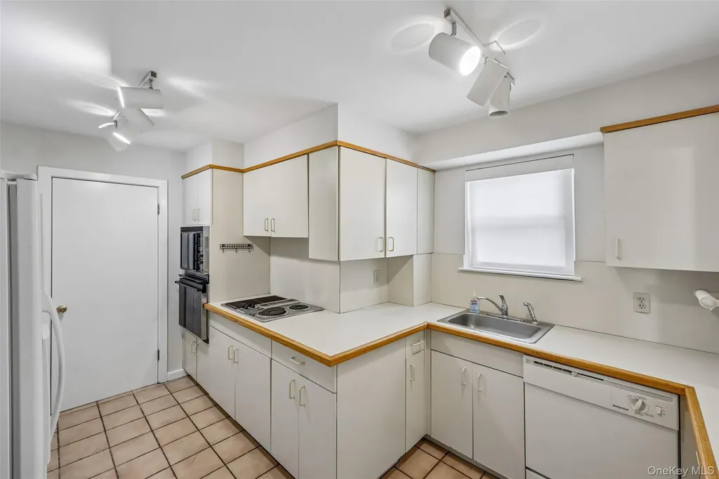 1331 Broadway Hewlett NY 11557