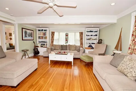 Lindenhurst NY 11757