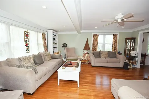 Lindenhurst NY 11757