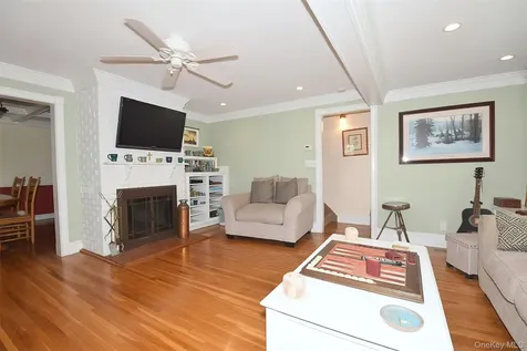 Lindenhurst NY 11757