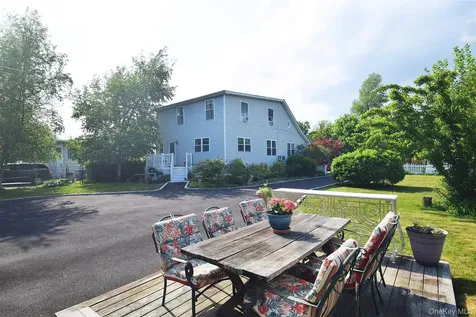 Lindenhurst NY 11757
