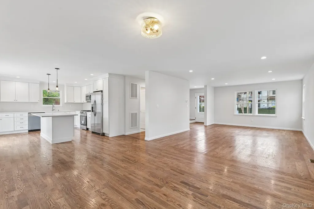 384 Scudder Avenue Copiague NY 11726