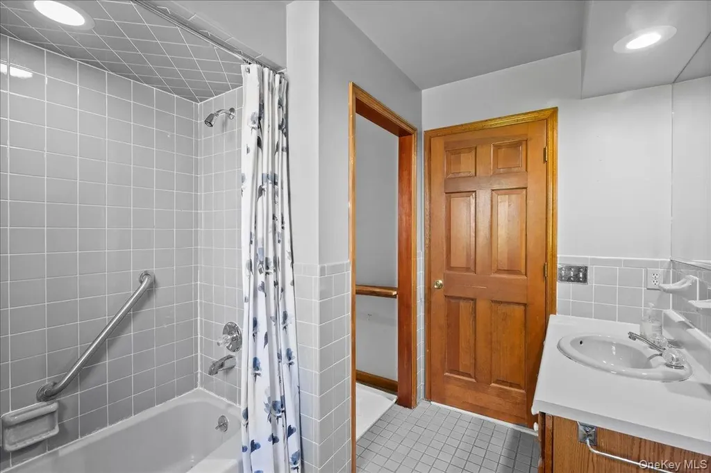 13 Hart Drive Poughkeepsie NY 12603