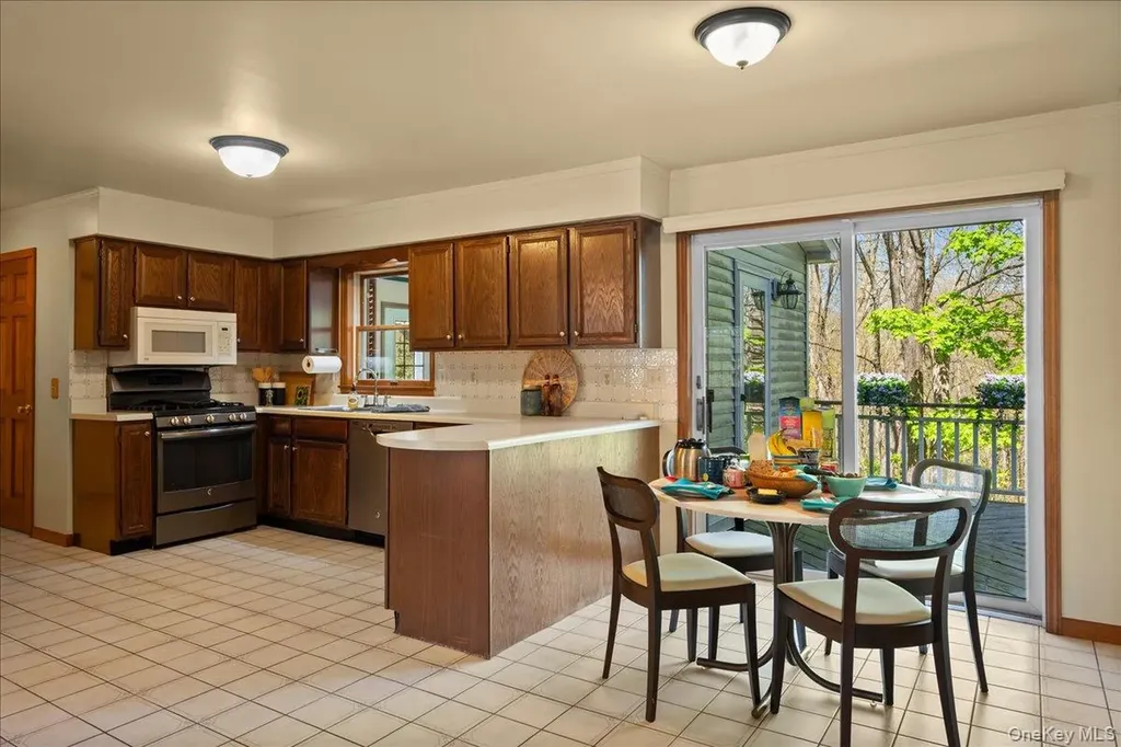 13 Hart Drive Poughkeepsie NY 12603