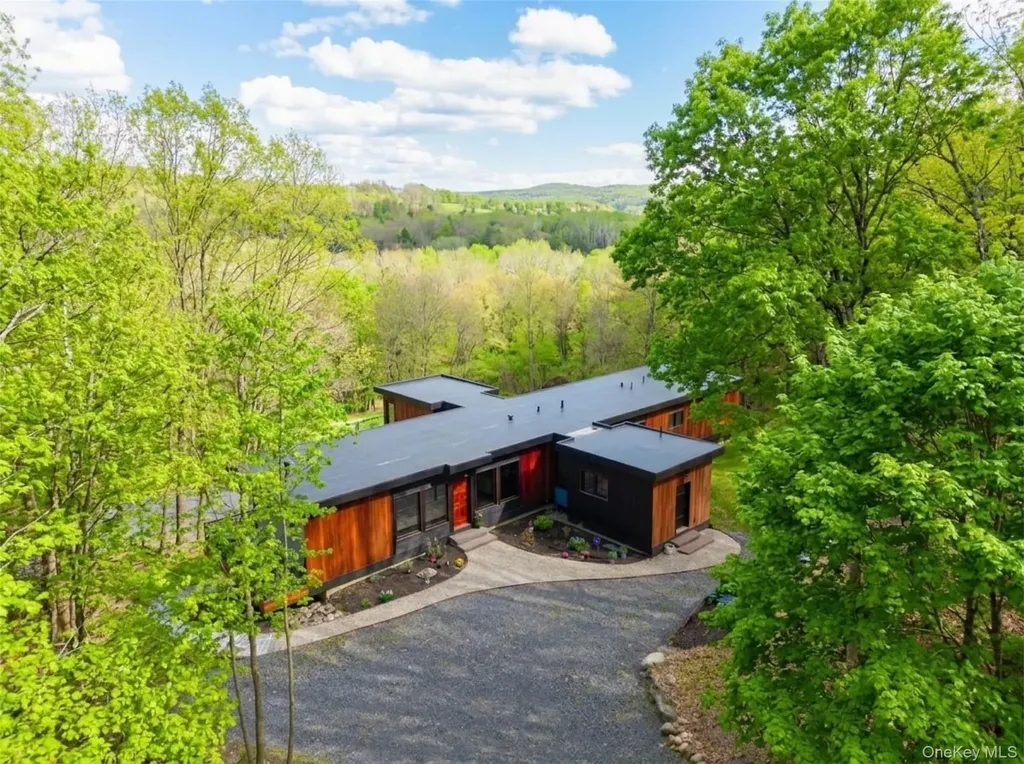 490 Old State Route 82 Craryville NY 12521