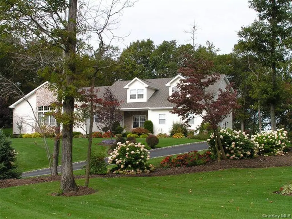3 Heidi Lane Mount Sinai NY 11766