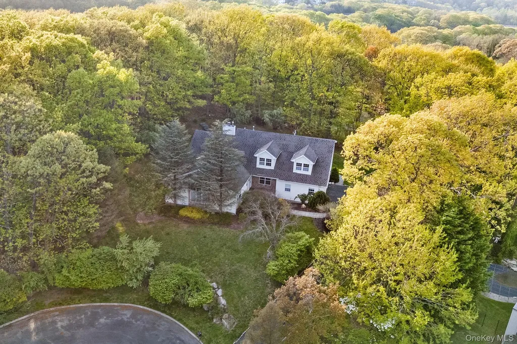 3 Heidi Lane Mount Sinai NY 11766