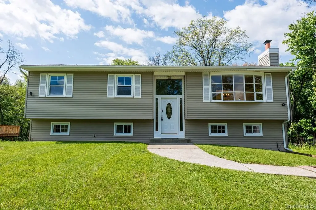 5 Idlewild Drive Poughkeepsie NY 12601