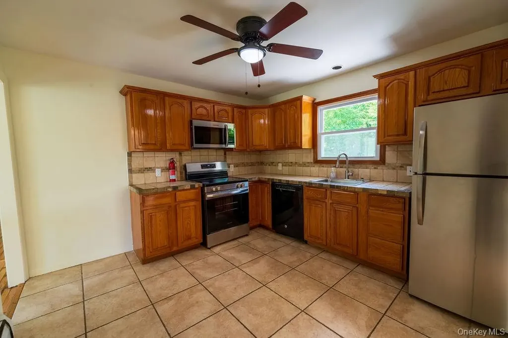 5 Idlewild Drive Poughkeepsie NY 12601