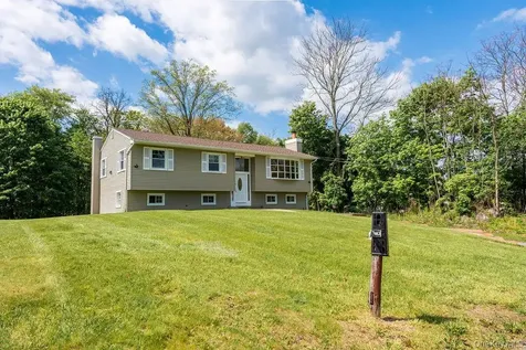 5 Idlewild Drive Poughkeepsie NY 12601