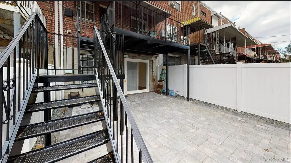 1053 E 222nd Street Bronx NY 10469