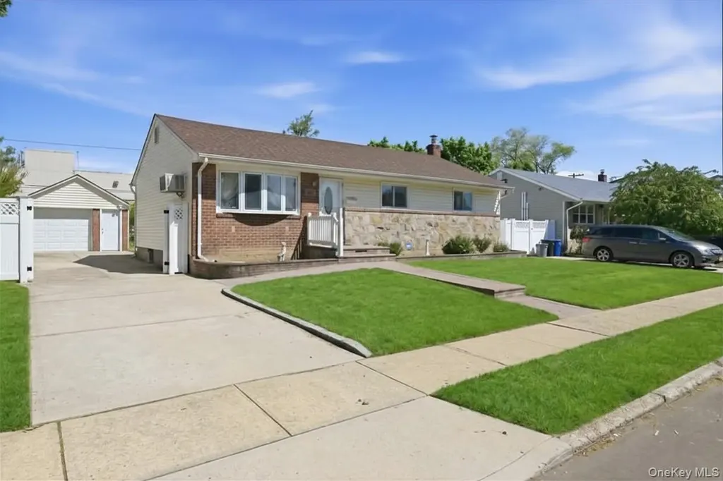 82 Morris Drive East Meadow NY 11554