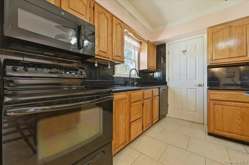 82 Morris Drive East Meadow NY 11554