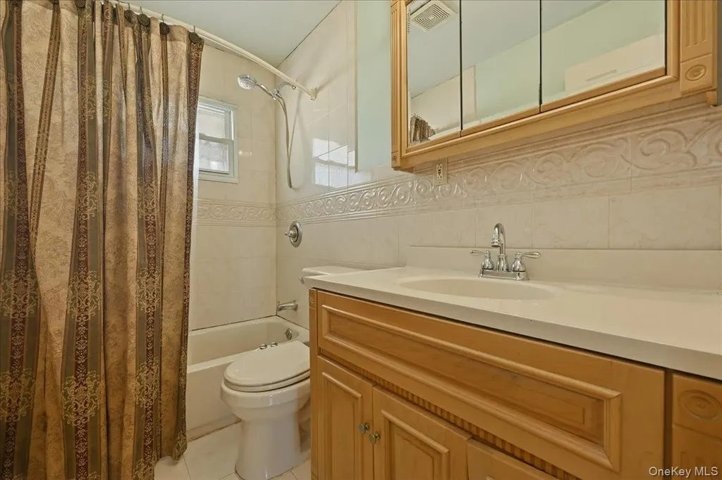 82 Morris Drive East Meadow NY 11554