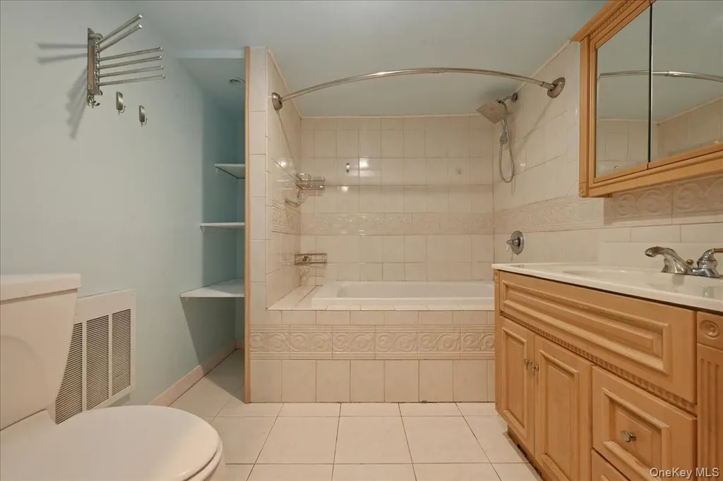 82 Morris Drive East Meadow NY 11554