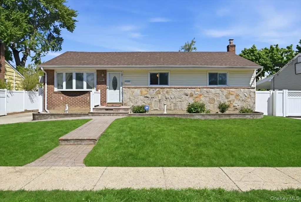82 Morris Drive East Meadow NY 11554