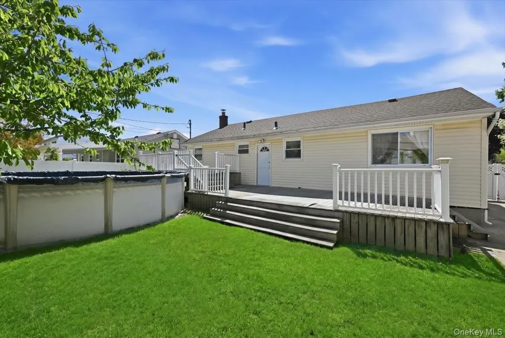 82 Morris Drive East Meadow NY 11554