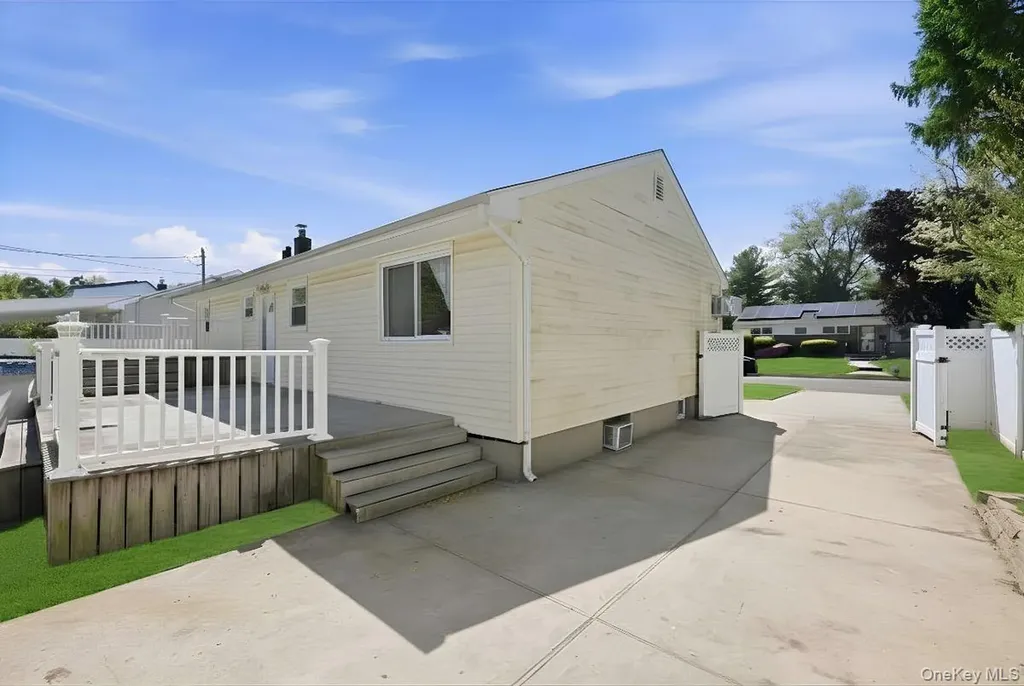 82 Morris Drive East Meadow NY 11554