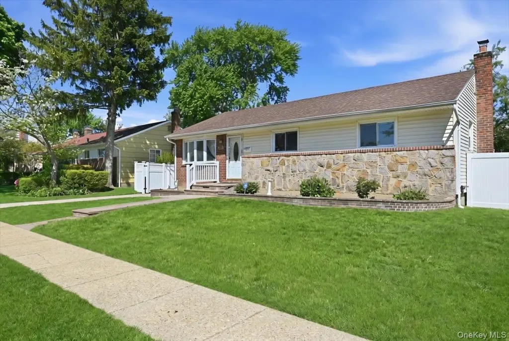 82 Morris Drive East Meadow NY 11554