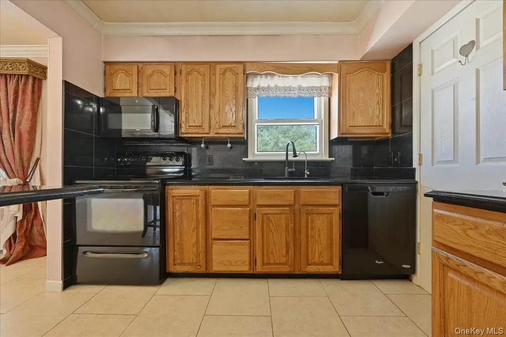 82 Morris Drive East Meadow NY 11554