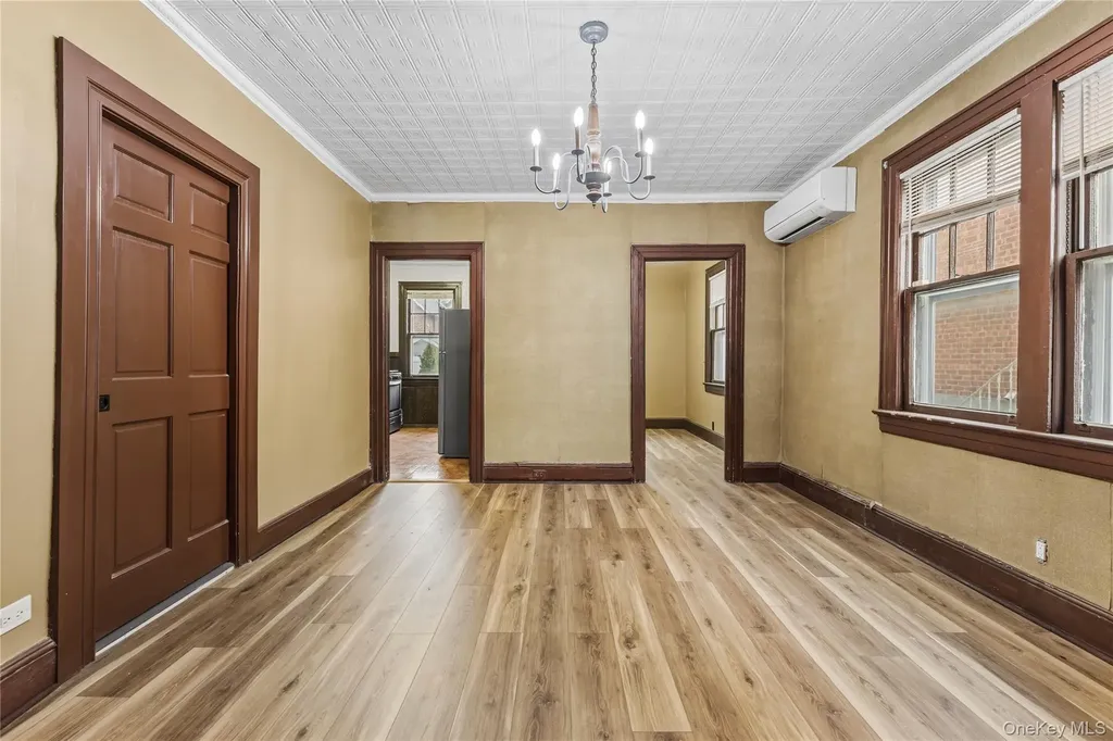 61-17A 165th Street Fresh Meadows NY 11365