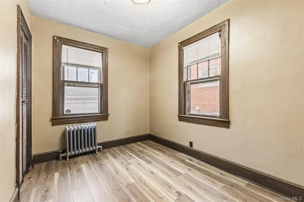 61-17A 165th Street Fresh Meadows NY 11365