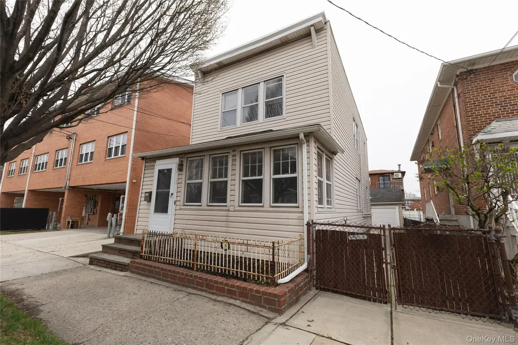 61-17A 165th Street Fresh Meadows NY 11365