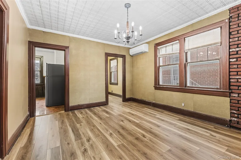 61-17A 165th Street Fresh Meadows NY 11365