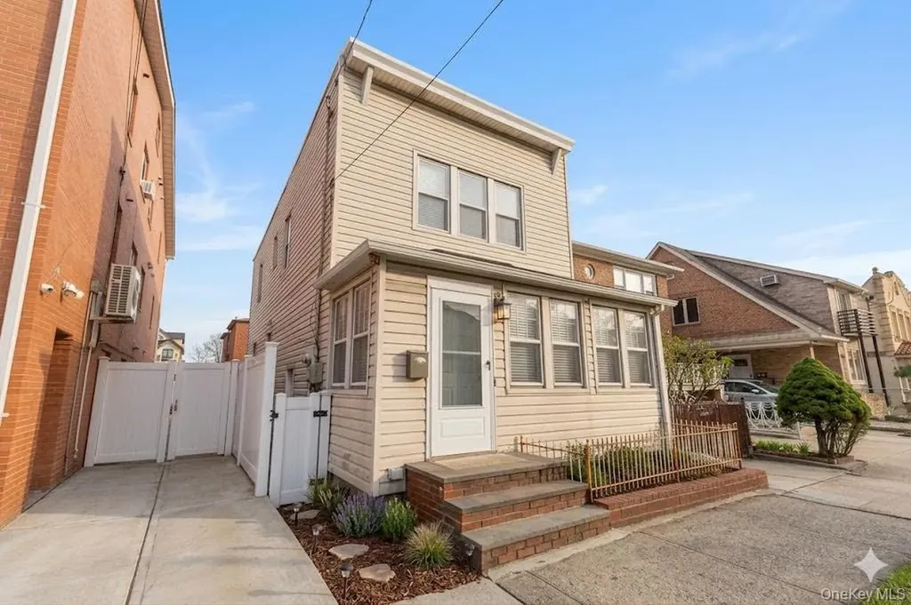 61-17A 165th Street Fresh Meadows NY 11365