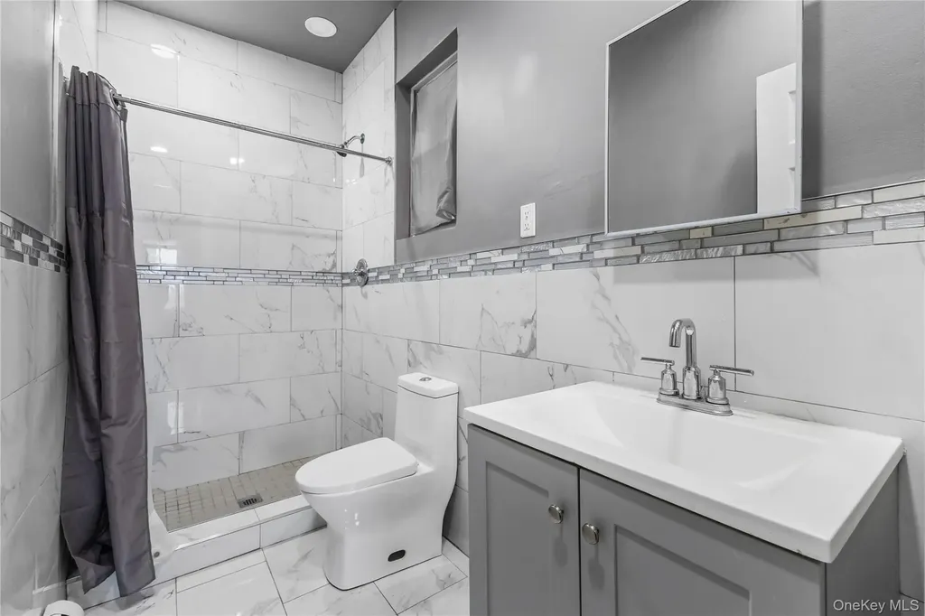 61-17A 165th Street Fresh Meadows NY 11365