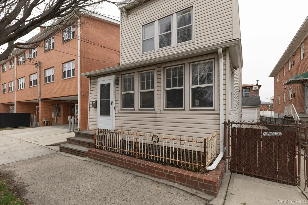 61-17A 165th Street Fresh Meadows NY 11365